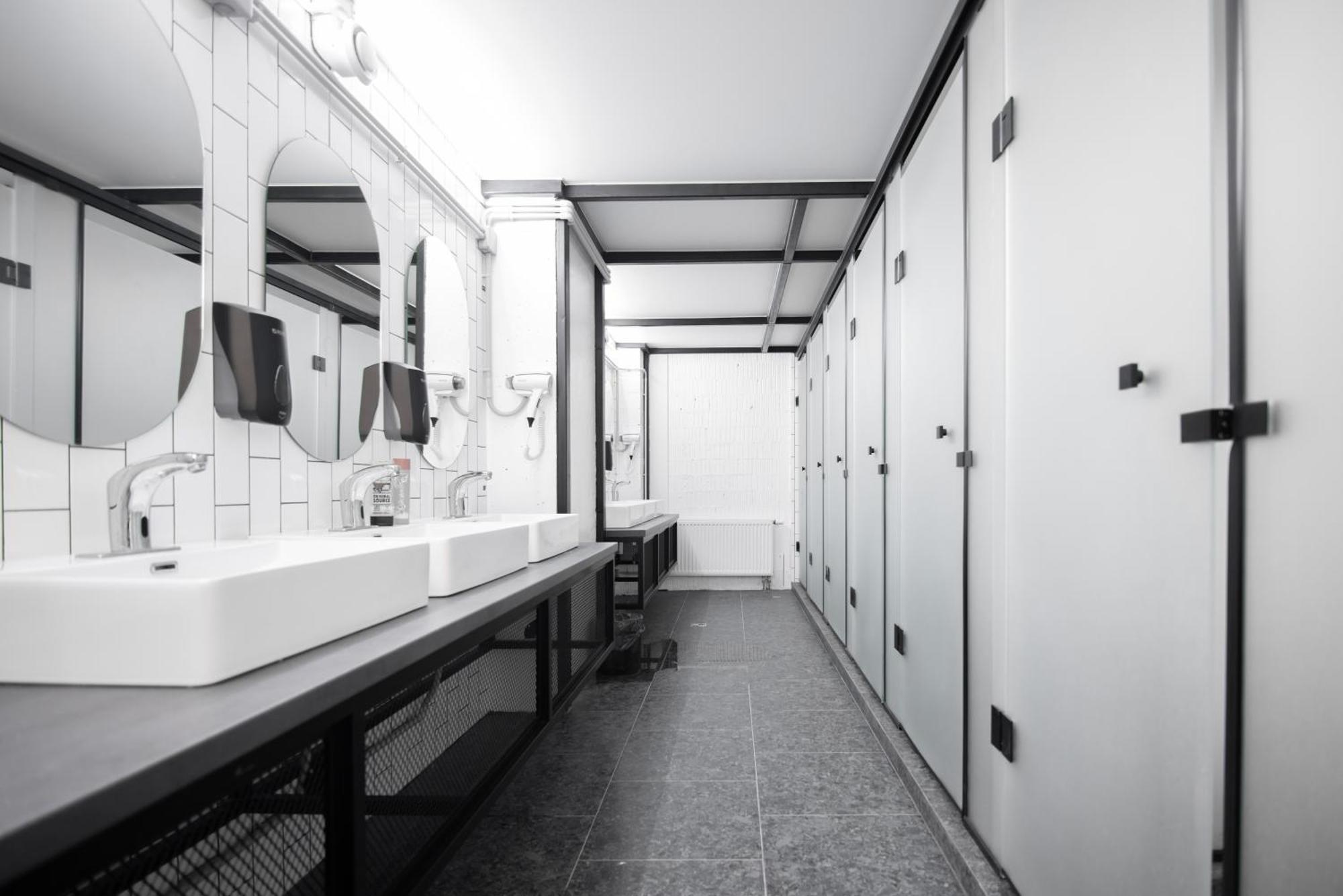 Capsule Hotel Constellation 91 Lviv Exterior photo